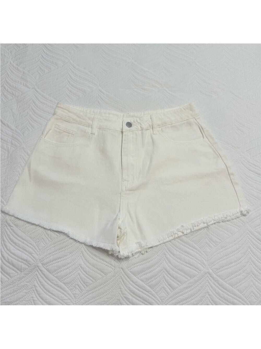 No Label Women’s White Denim Cut Off Shorts. Size L